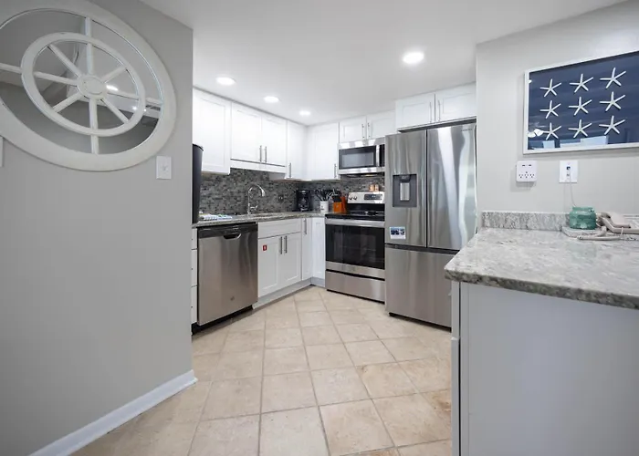 Apartment Island Winds East 610 *